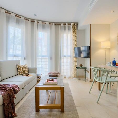 Apartamentos Suites Oficentro Málaga Kültér fotó
