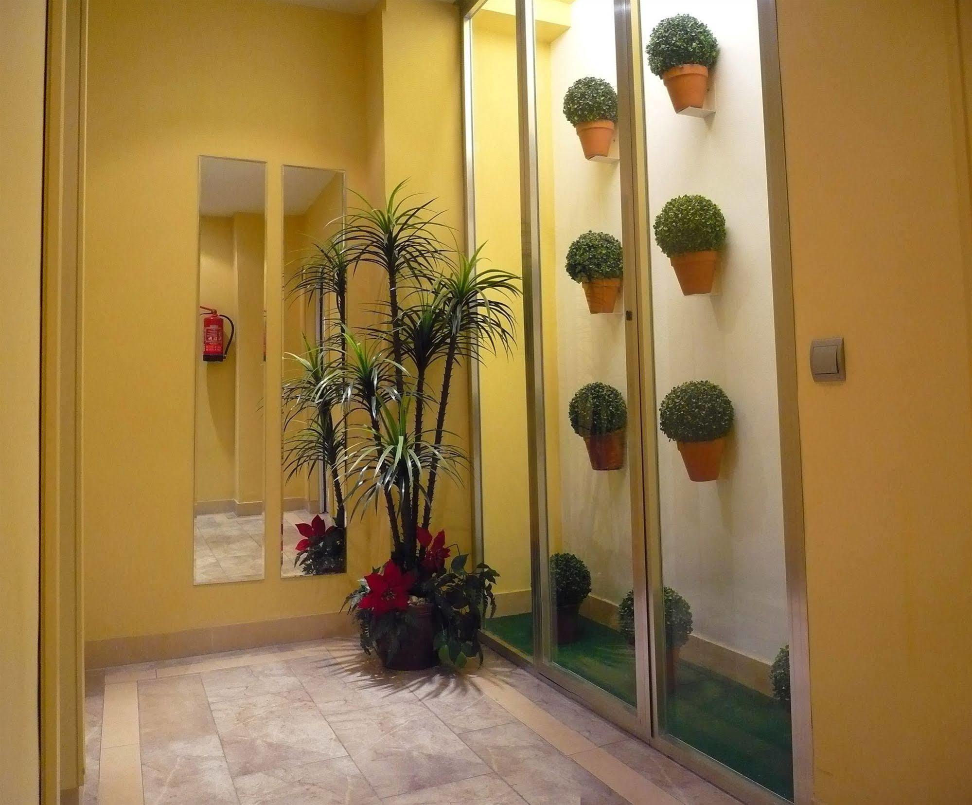 Apartamentos Suites Oficentro Málaga Kültér fotó