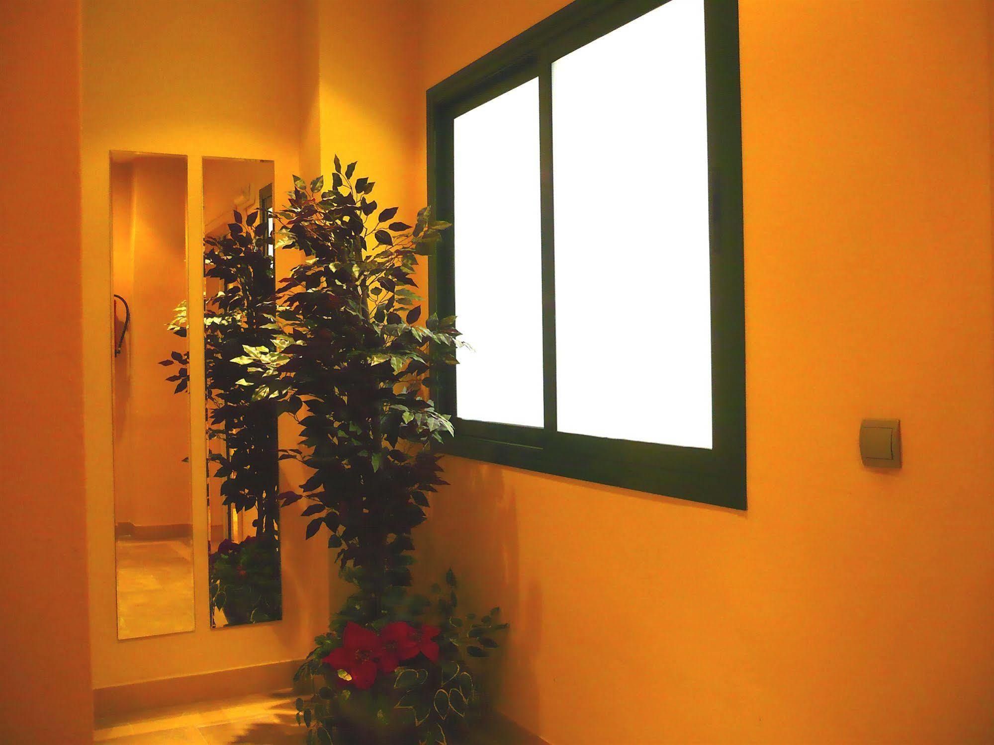 Apartamentos Suites Oficentro Málaga Kültér fotó