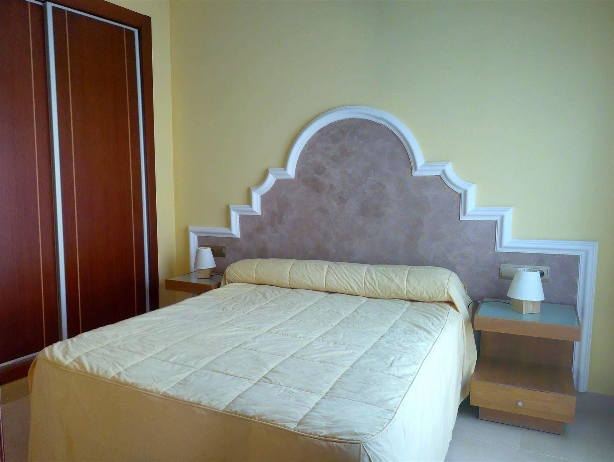 Apartamentos Suites Oficentro Málaga Kültér fotó