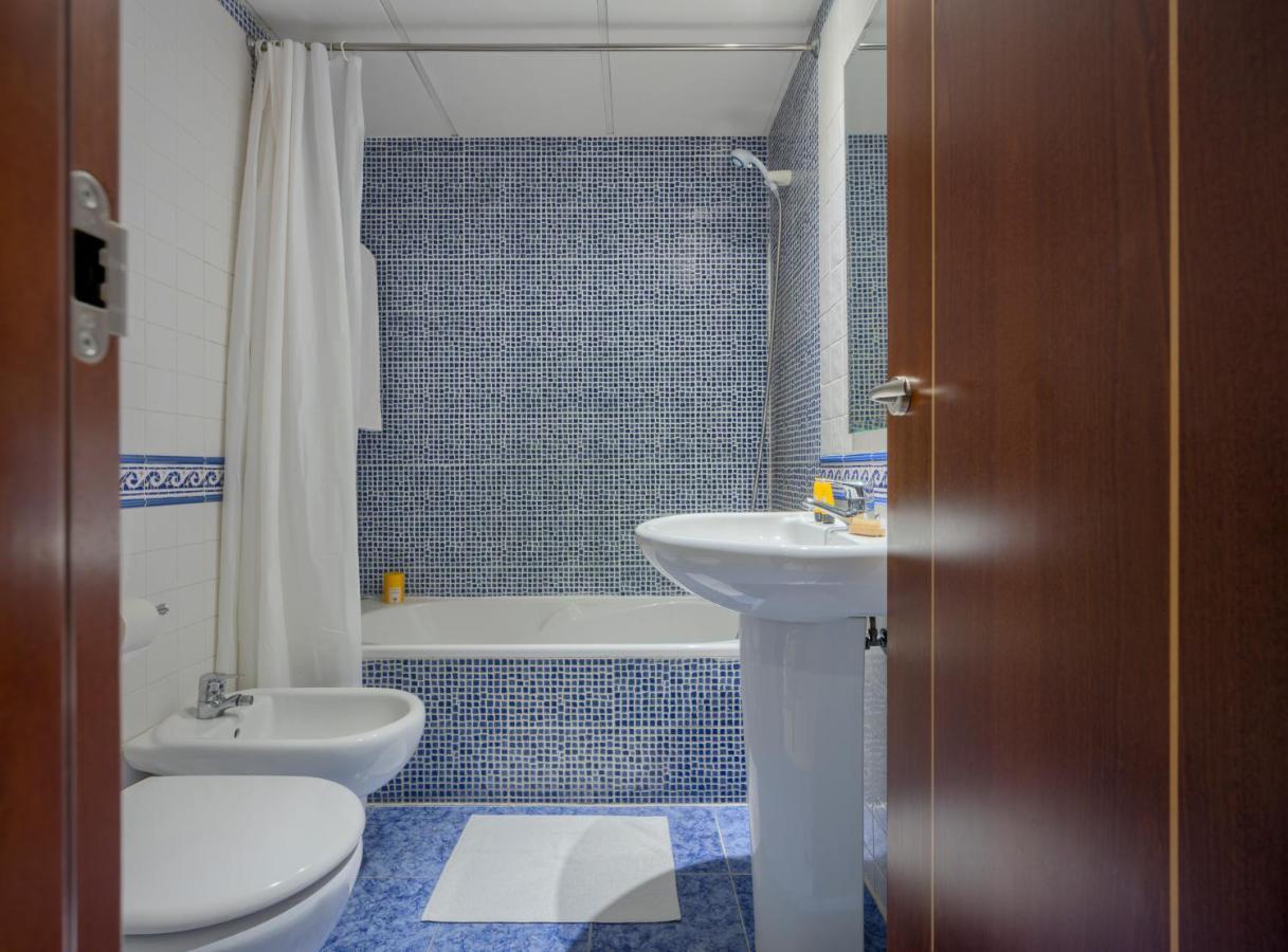 Apartamentos Suites Oficentro Málaga Kültér fotó