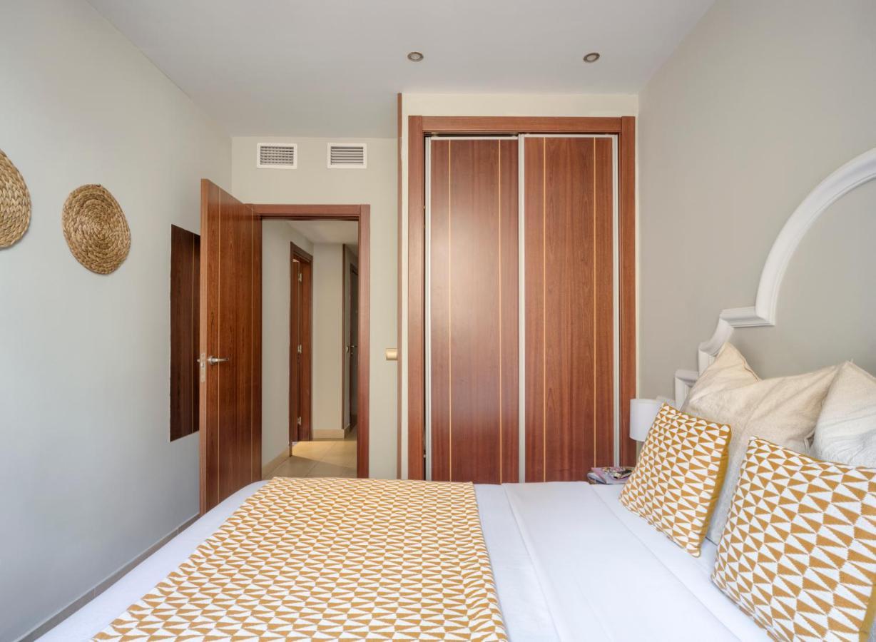 Apartamentos Suites Oficentro Málaga Kültér fotó