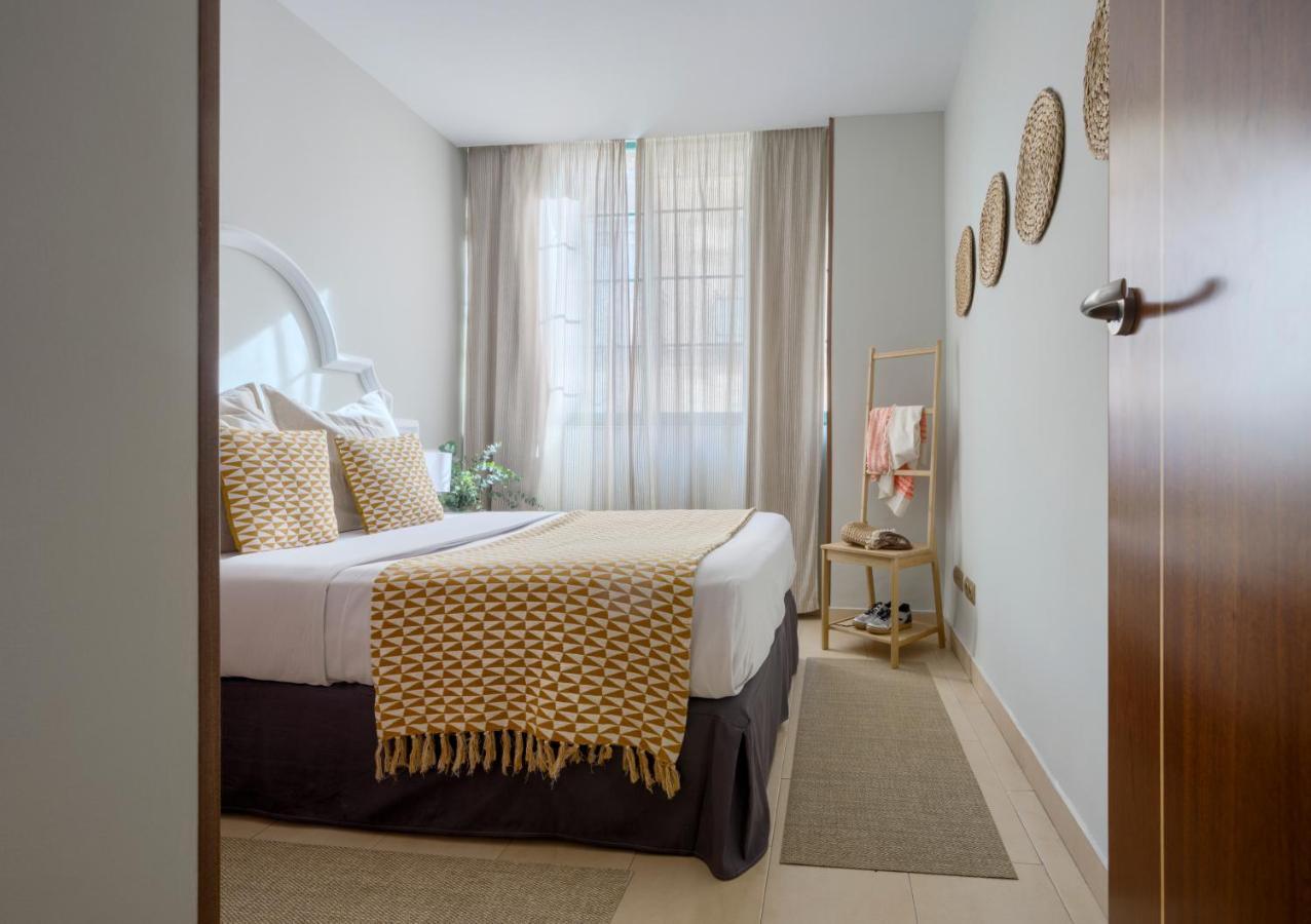 Apartamentos Suites Oficentro Málaga Kültér fotó