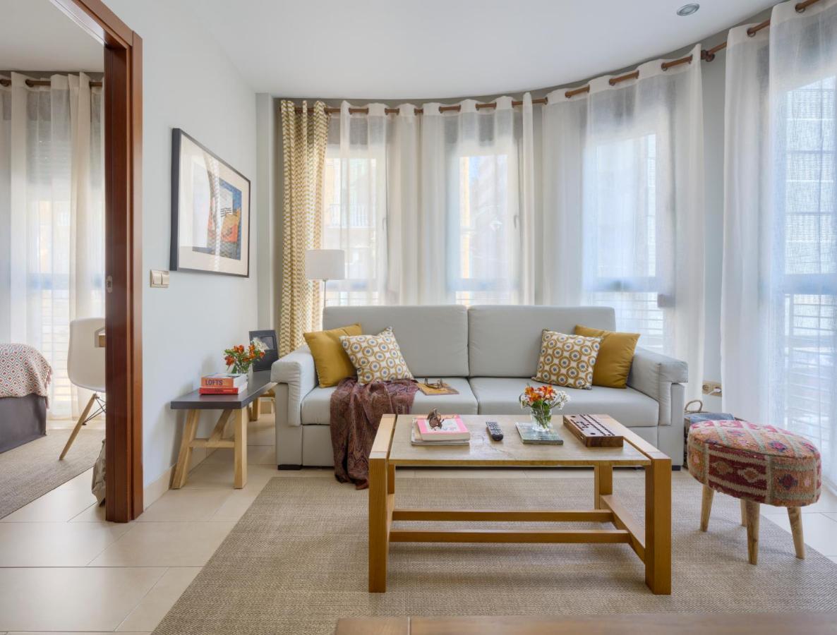 Apartamentos Suites Oficentro Málaga Kültér fotó